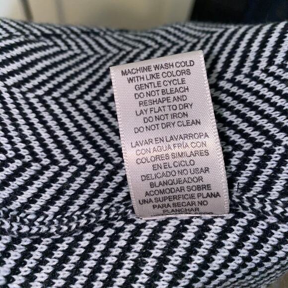 Leo & Nicole Black and White Geometric Knit Fringed Cardigan Sweater Size Small - Picture 6 of 7